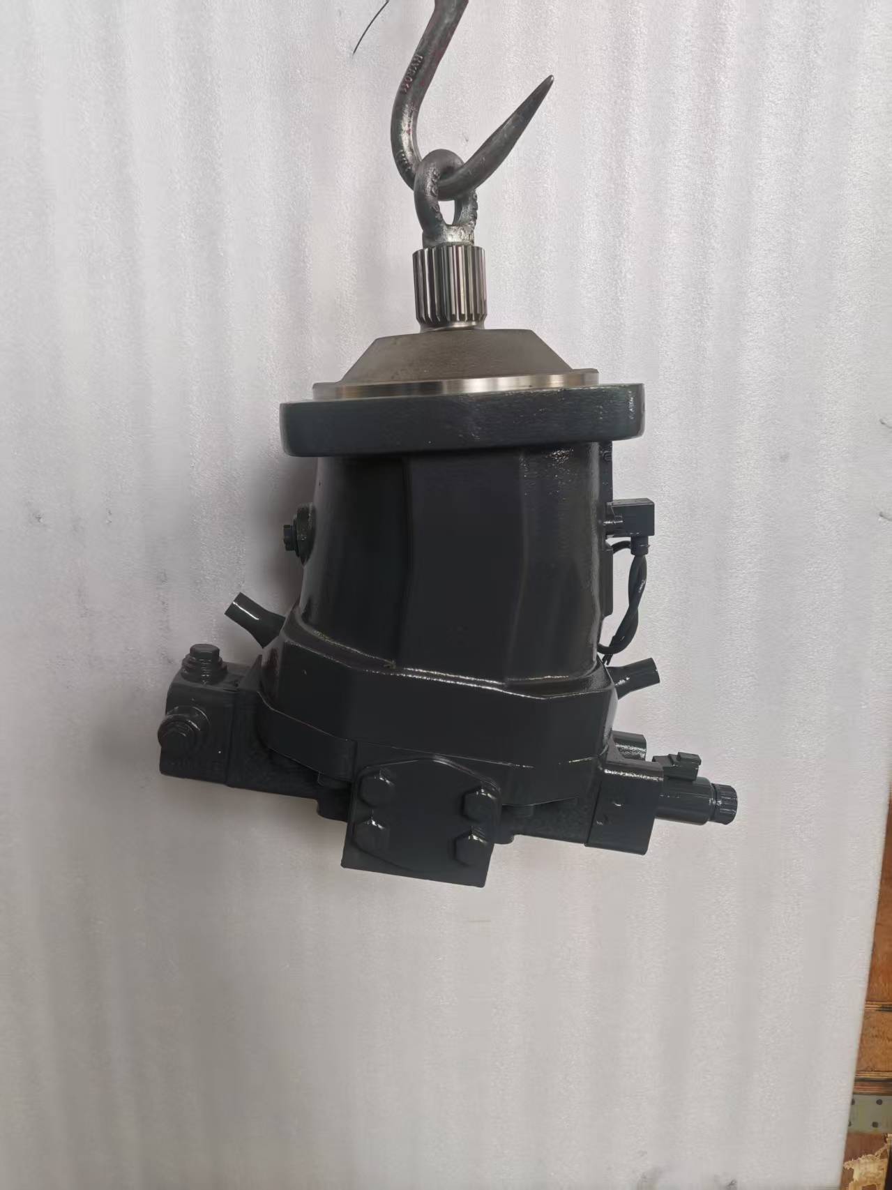 Bosch Rexroth R992001610 AA6VM160HD2/63W-VSD520B High-Performance Hydraulic Axial Piston Motor - Image 3