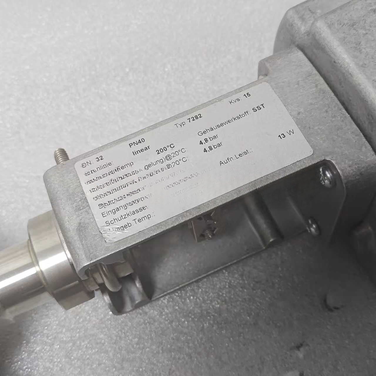 SCHUBERT & SATZER 2032 positioner with 7282 valve body DN32 original in ...